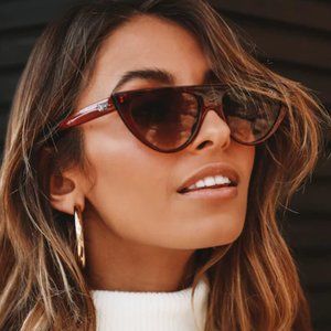 QUAY RUN AWAY SUNGLASSES TORTOISE RED / BROWN